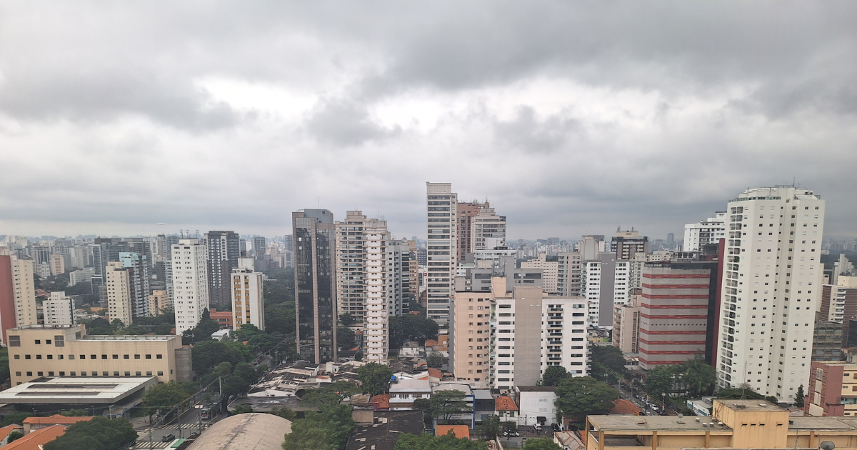 Chuva forte atinge Vila Mariana neste domingo (17) e deve continuar nas próximas horas